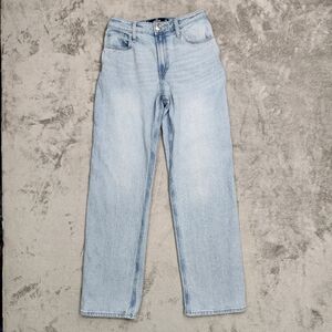 Hollister Ultra High Rise Dad Jeans 2R W26R Excellent Condition. Light Wash